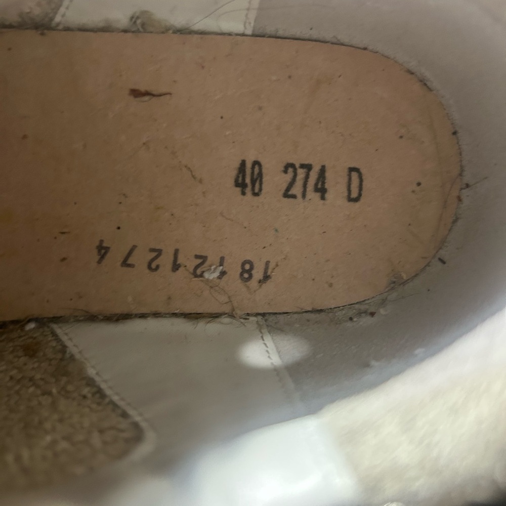 Golden Goose Cream and Gold Sneakers - Picture 13 of 14